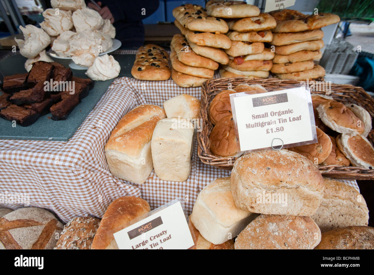 Dans un marché de fermiers, Kendal, Cumbria (Royaume-Uni). Les marchés de producteurs sont un excellent moyen de réduire les kilomètres alimentaires Banque D'Images