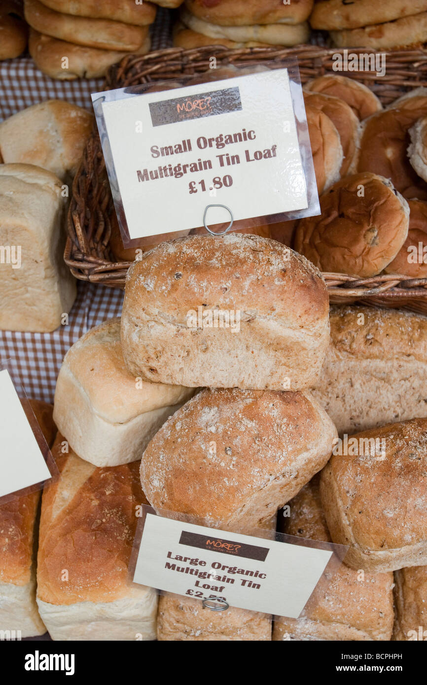 Dans un marché de fermiers, Kendal, Cumbria (Royaume-Uni). Les marchés de producteurs sont un excellent moyen de réduire les kilomètres alimentaires Banque D'Images