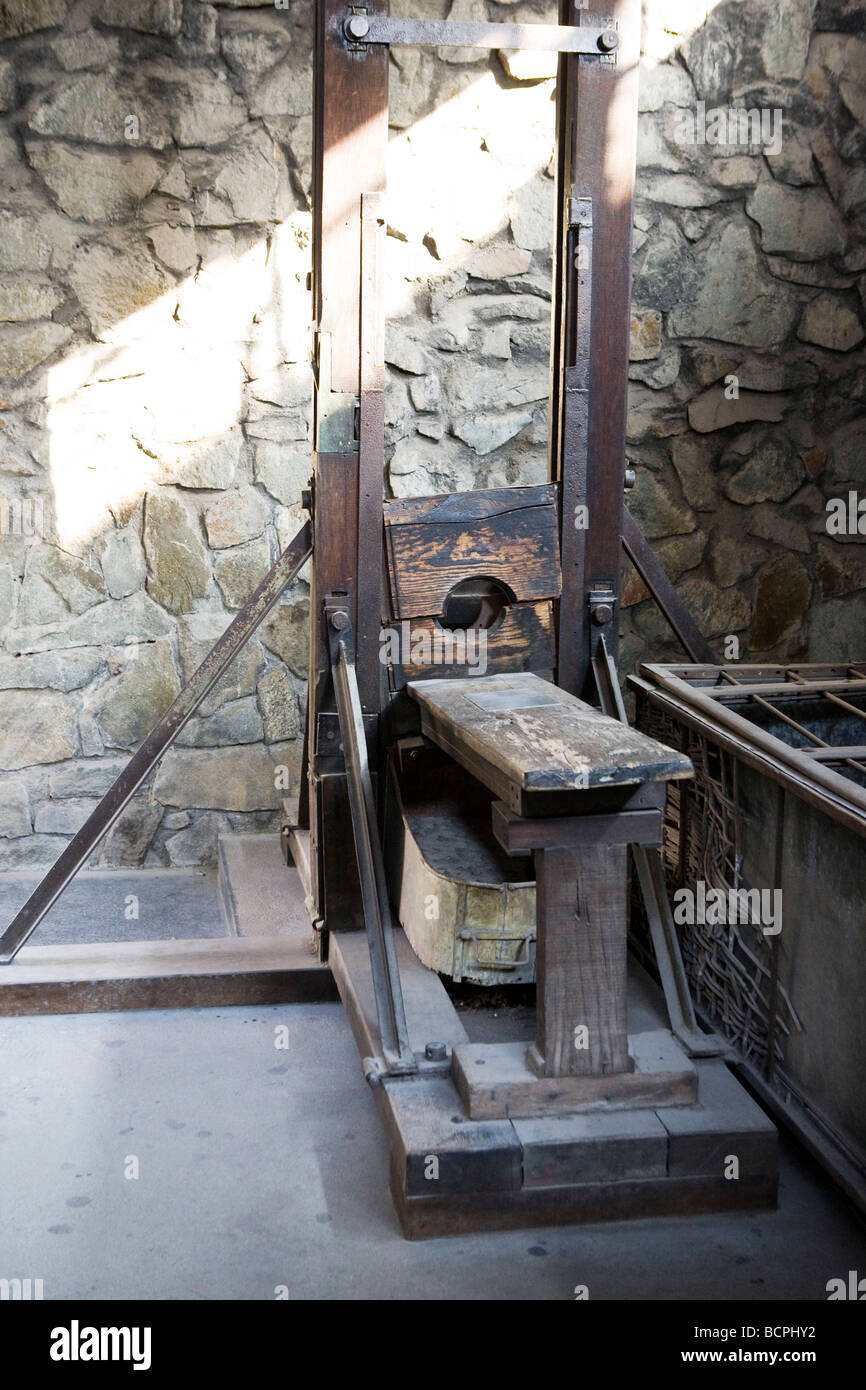 Guillotine exposée au Musée des débris de guerre à Ho Chi Minh Ville, Vietnam Banque D'Images