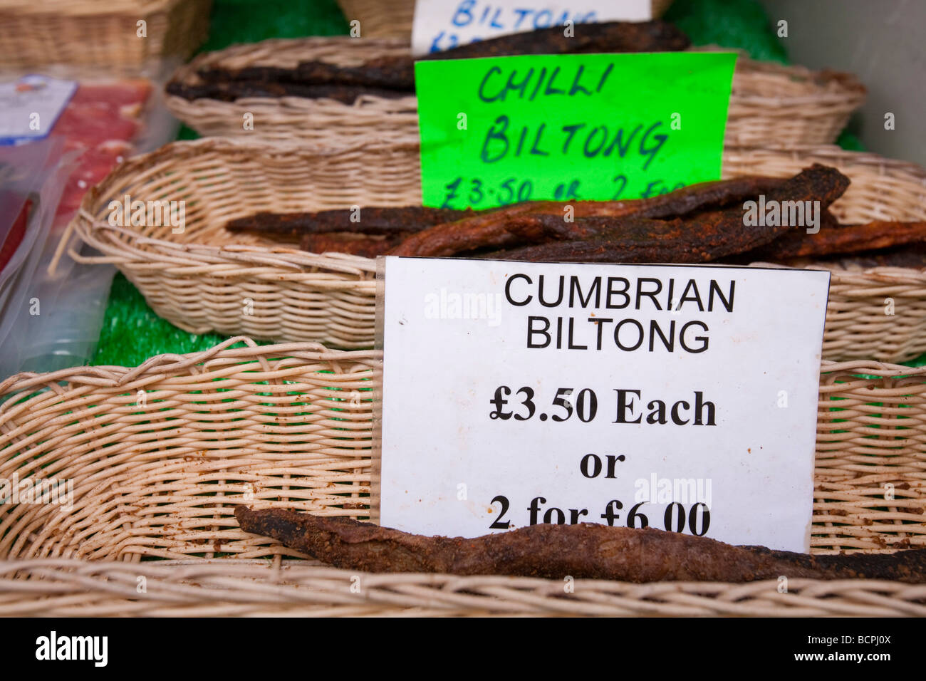 Dans un marché de fermiers, Kendal, Cumbria (Royaume-Uni). Les marchés de producteurs sont un excellent moyen de réduire les kilomètres alimentaires Banque D'Images