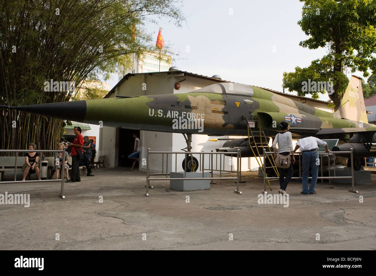 Avion américain à l'affiche au Musée des débris de guerre à Ho Chi Minh Ville, Vietnam Banque D'Images