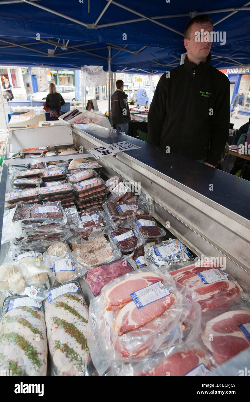 Dans un marché de fermiers, Kendal, Cumbria (Royaume-Uni). Les marchés de producteurs sont un excellent moyen de réduire les kilomètres alimentaires Banque D'Images