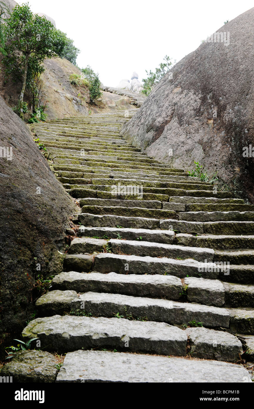 Escaliers en pierre dans la montagne Taimu, Fuding City, Ningde, dans la province de Fujian, Chine Banque D'Images