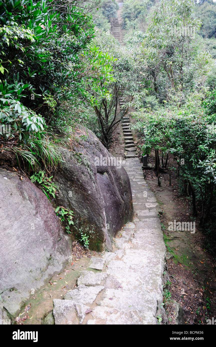 Escaliers de pierre étroit entre les rochers, la montagne Taimu, Fuding City, Ningde, dans la province de Fujian, Chine Banque D'Images
