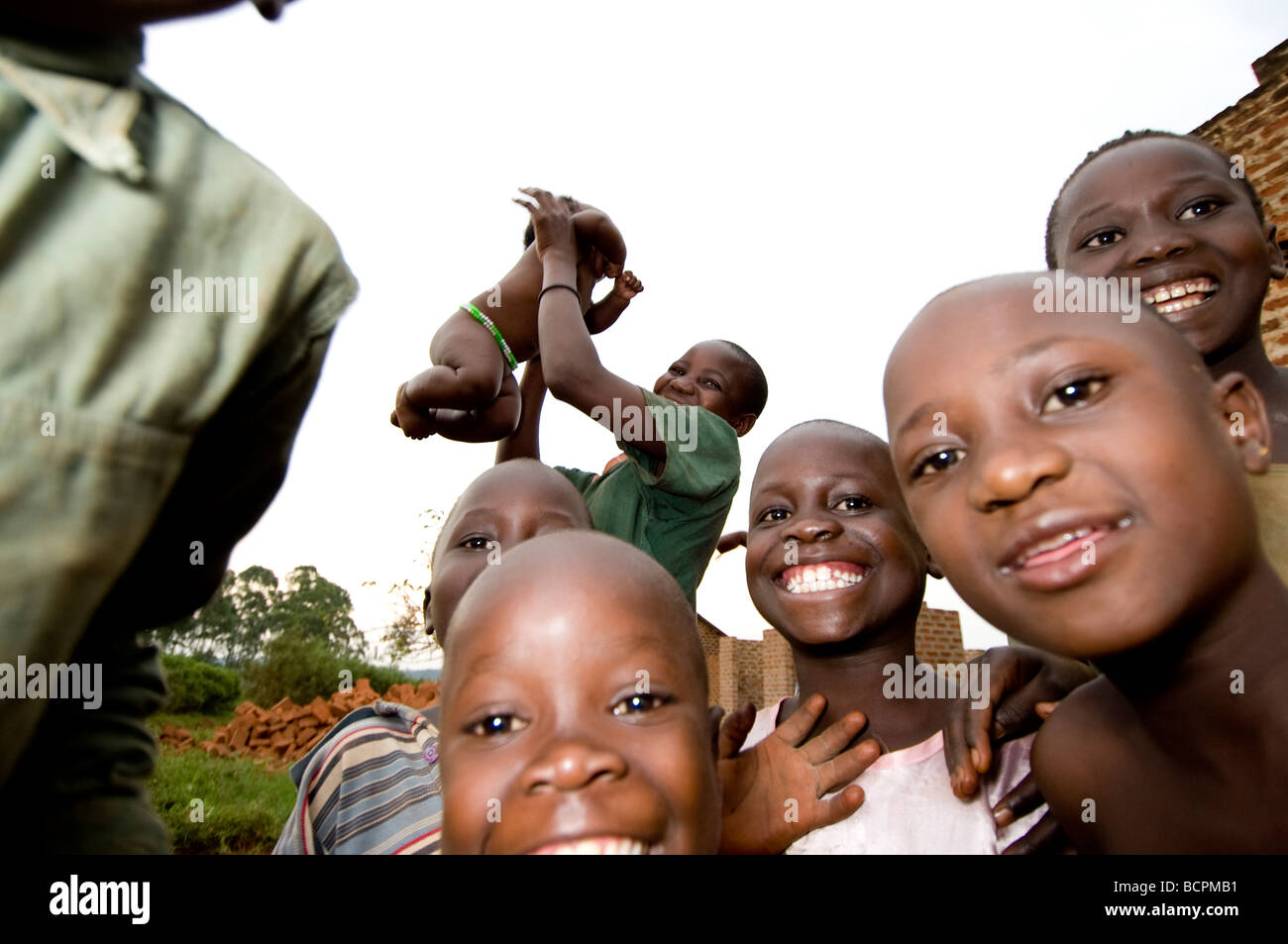 Enfants Africains dans les zones rurales de l'Ouganda Banque D'Images