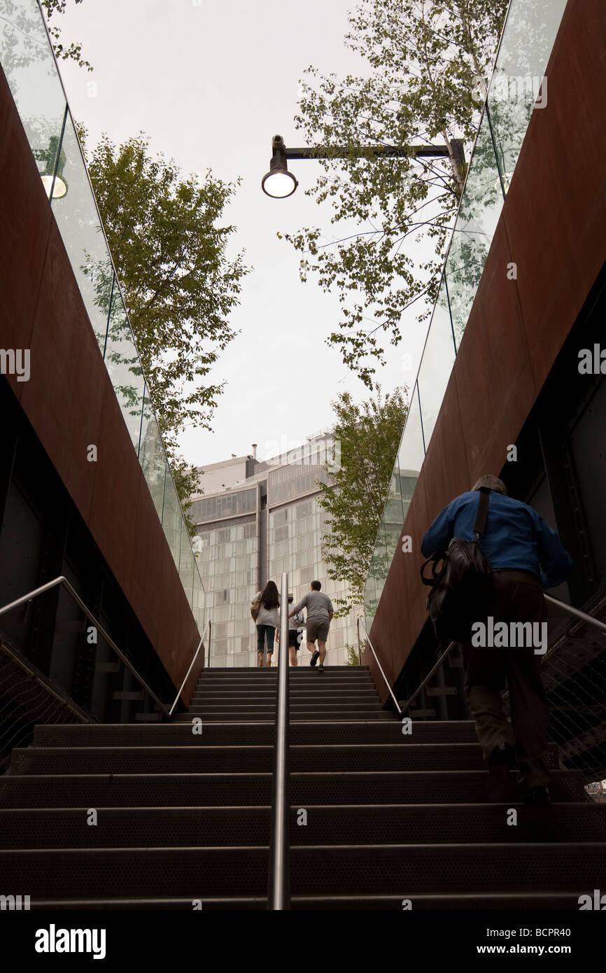 Escalier menant jusqu'à l'élévation Highline Park à New York USA 15 Juillet 2009 Banque D'Images