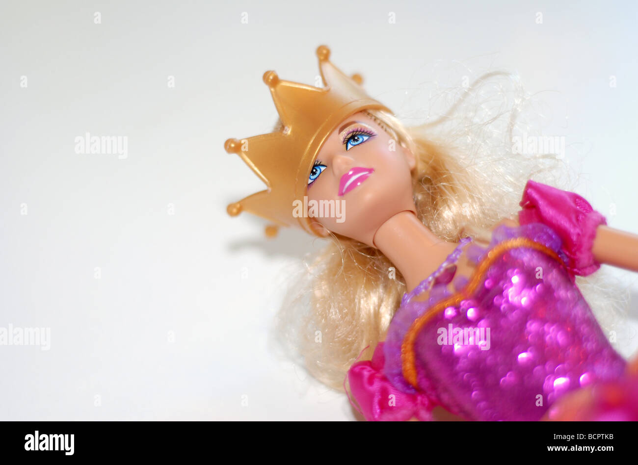 Une princesse / queen poupée avec couronne. Childs toy Banque D'Images