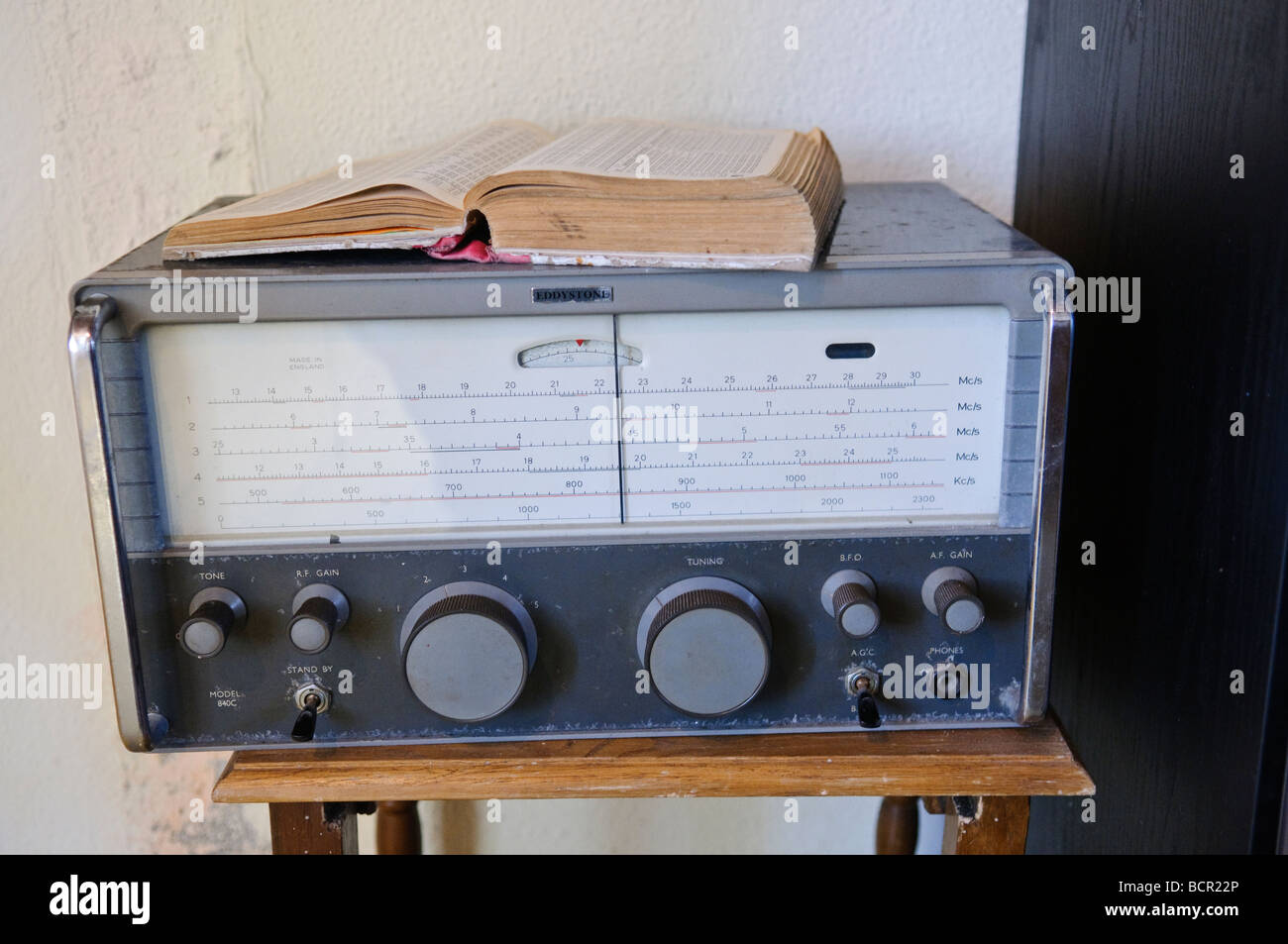 Vieux récepteur radio à ondes courtes Banque D'Images