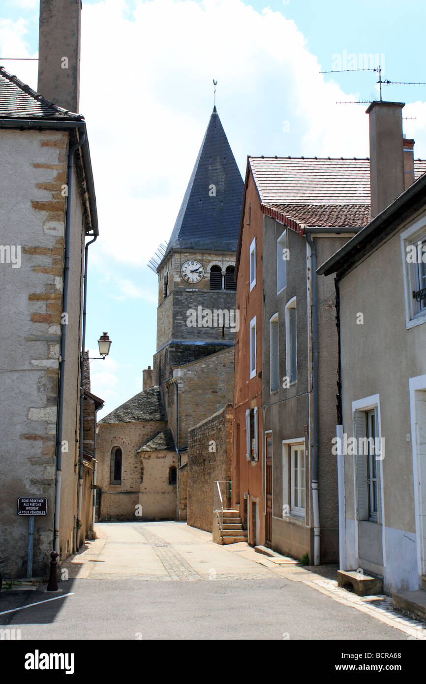 Vue de l'église à Givry en Bourgogne du Sud, France Banque D'Images