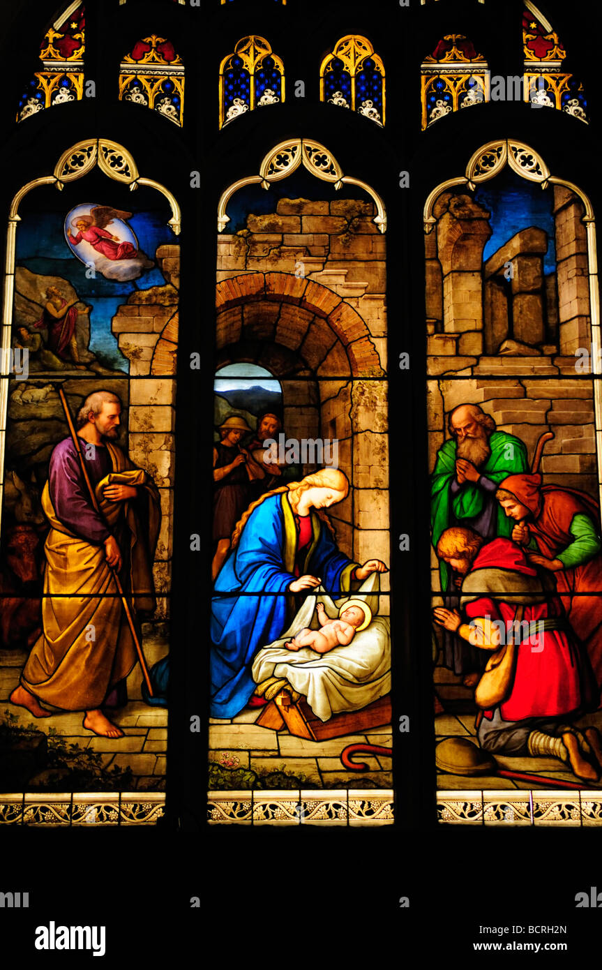 Vitrail représentant la Nativité à Peterhouse College Chapel, Cambrridge England UK Banque D'Images