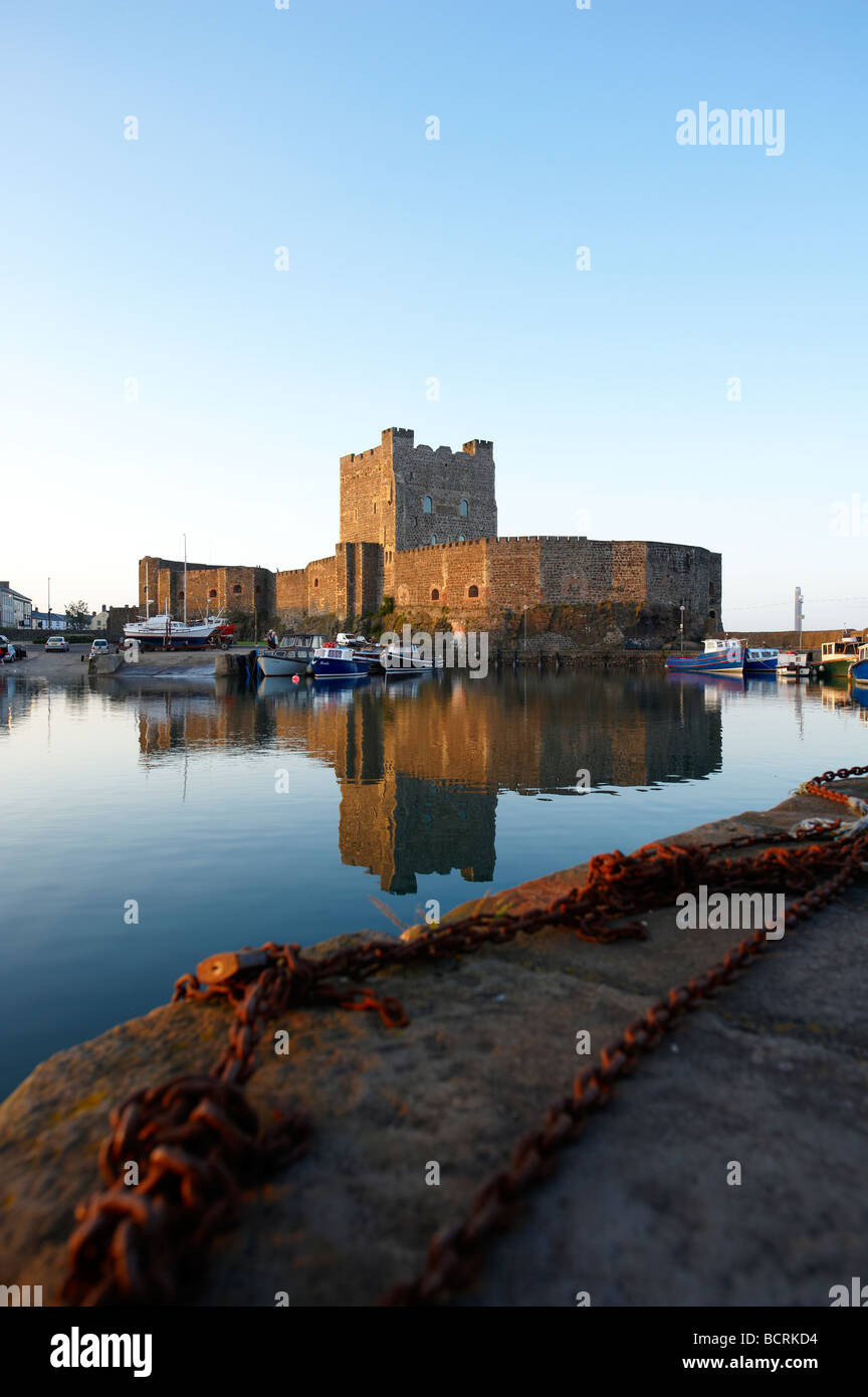 Carrickfergus Castle est situé sur la rive de Belfast, construit par John de Courcy en 1177 comme son siège, après avoir conquis easte Banque D'Images