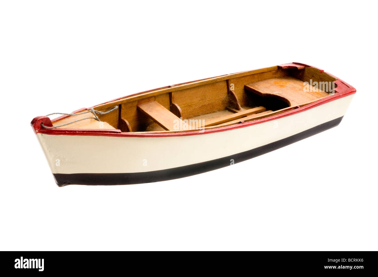 Bateau en bois jouet on white Banque D'Images