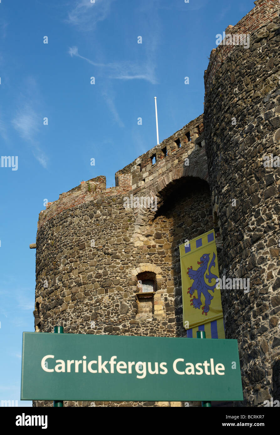 Carrickfergus Castle est situé sur la rive de Belfast, construit par John de Courcy en 1177 comme son siège, après avoir conquis easte Banque D'Images