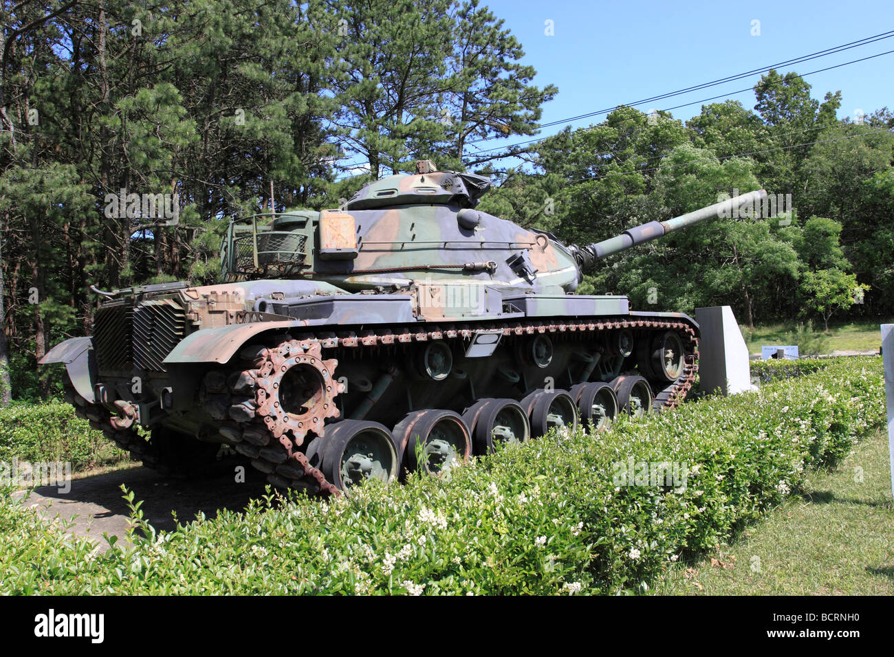 La Deuxième Guerre mondiale, des véhicules blindés à l'écran comme un mémorial aux anciens combattants à East Hampton de Long Island NY Banque D'Images