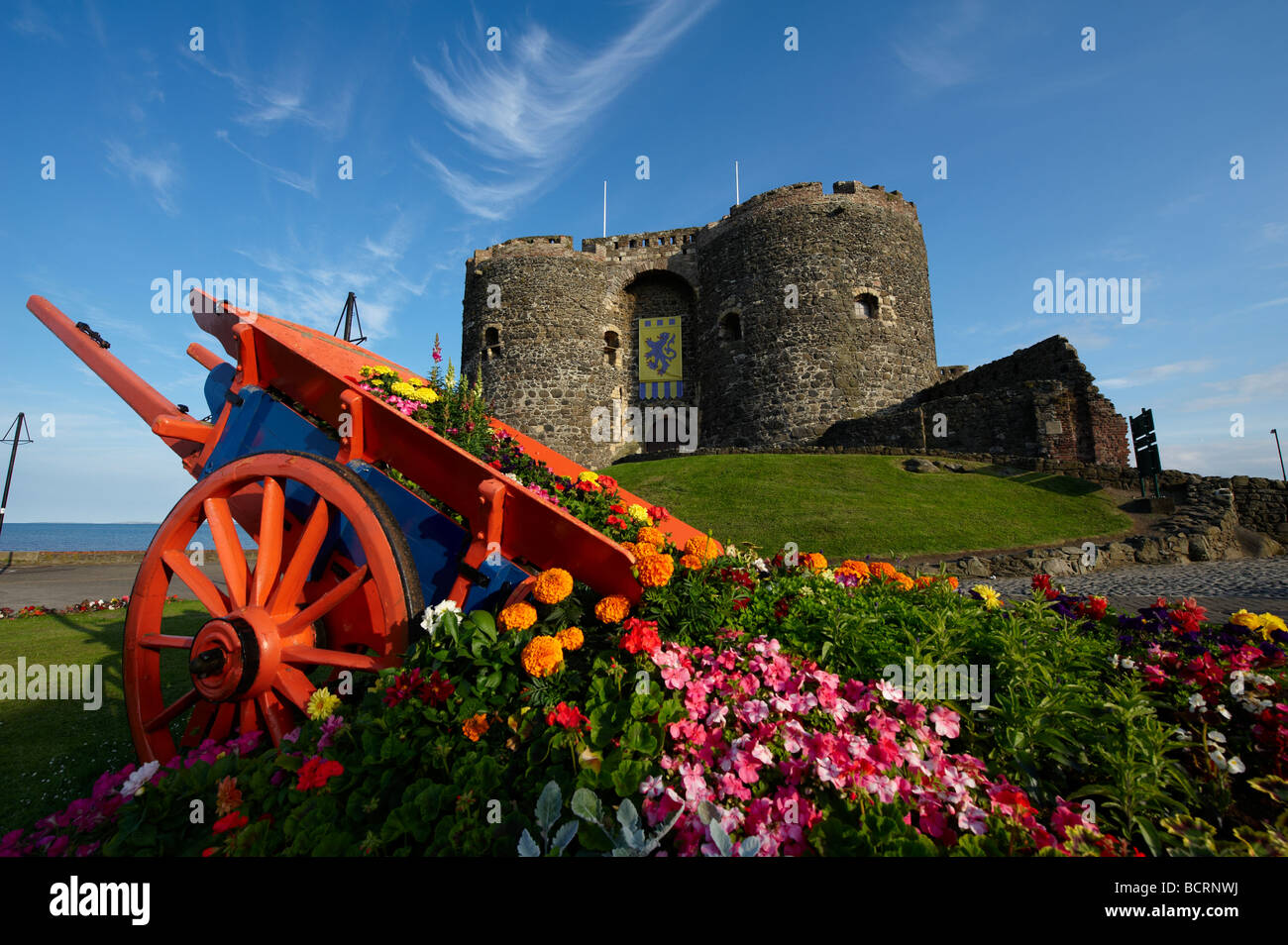 Carrickfergus Castle est situé sur la rive de Belfast, construit par John de Courcy en 1177 comme son siège, après avoir conquis easte Banque D'Images