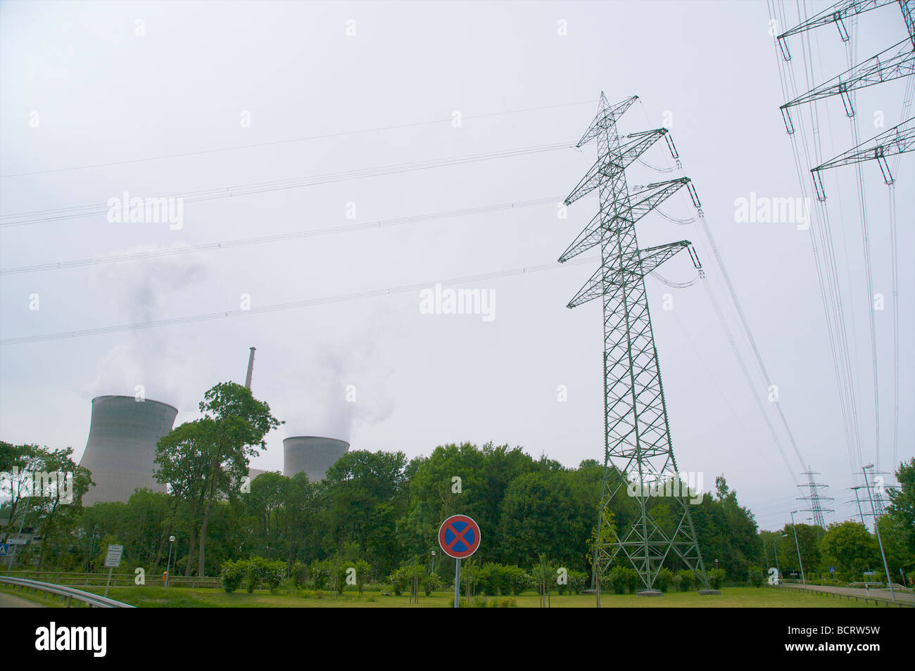 La centrale nucléaire de Gundremmingen en Bavière, Allemagne. 2 réacteurs REB active. Kernkraftwerk Gundremmingen, Bayern, Deutschland. Banque D'Images