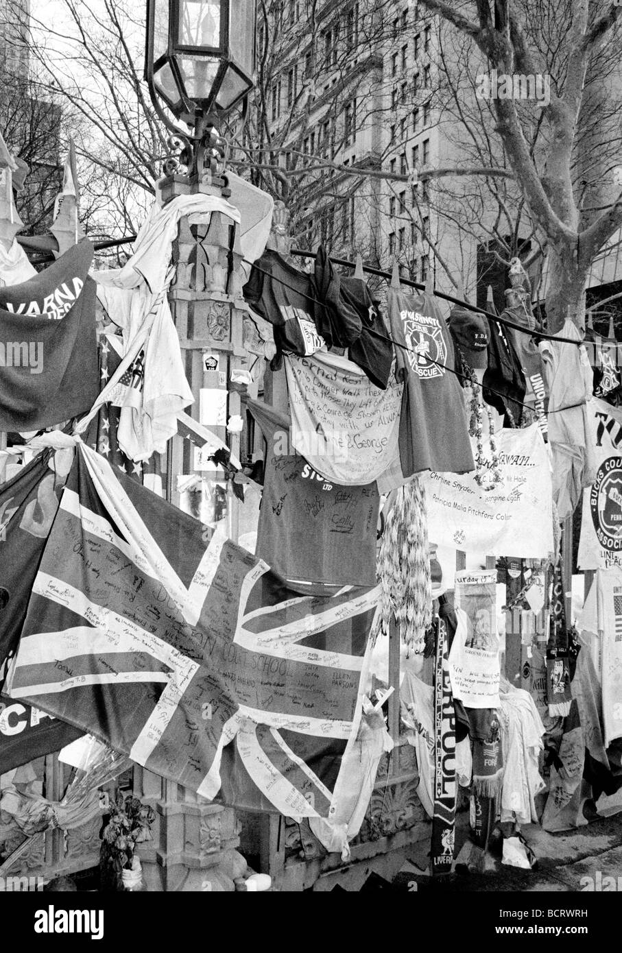 Mémorial de fortune sur un mur à Ground Zero, le site du World Trade Center le 11 septembre l'attaque terroriste Banque D'Images