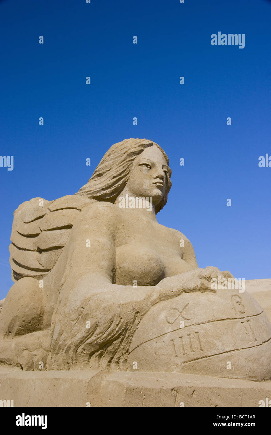 Sculpture de sable du sphinx de Thèbes antique Banque D'Images