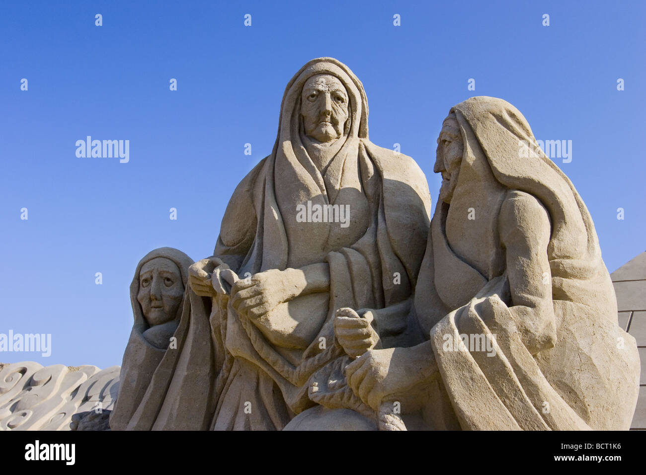 Sculpture de sable des trois juges de la mort dans la mythologie grecque. Banque D'Images