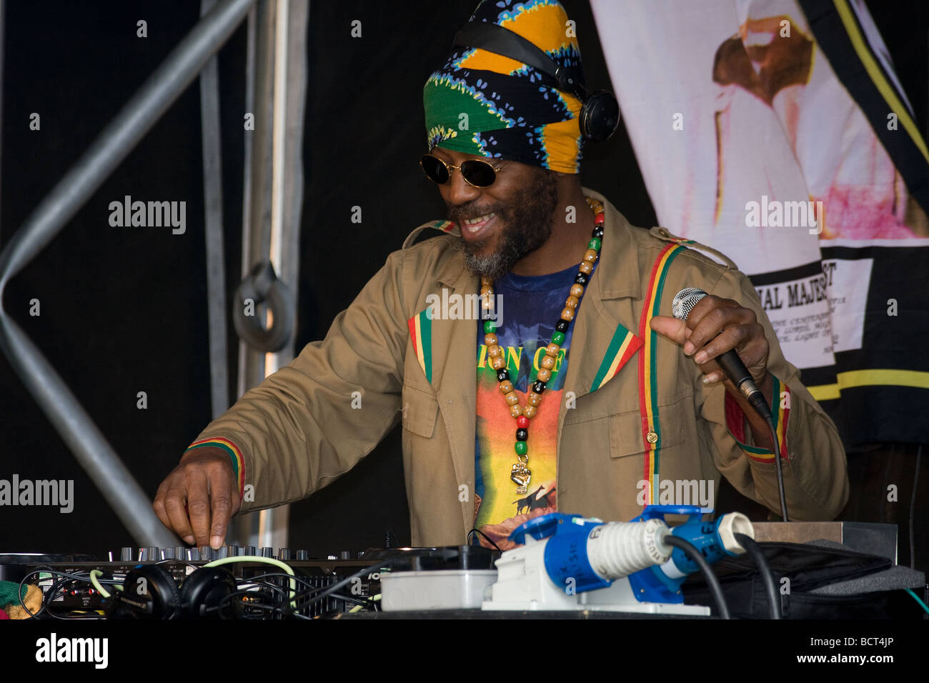 West Indian jamaïcaine smiling black rappeur dj smile Country Show de Lambeth, Brockwell Park, Tulse Hill, Londres, Angleterre, Royaume-Uni, Europe Banque D'Images