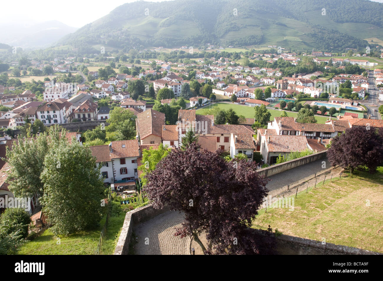 St Jean Pied de Port Pays Basque Pyrenees Atlantiques Aquitaine France Banque D'Images
