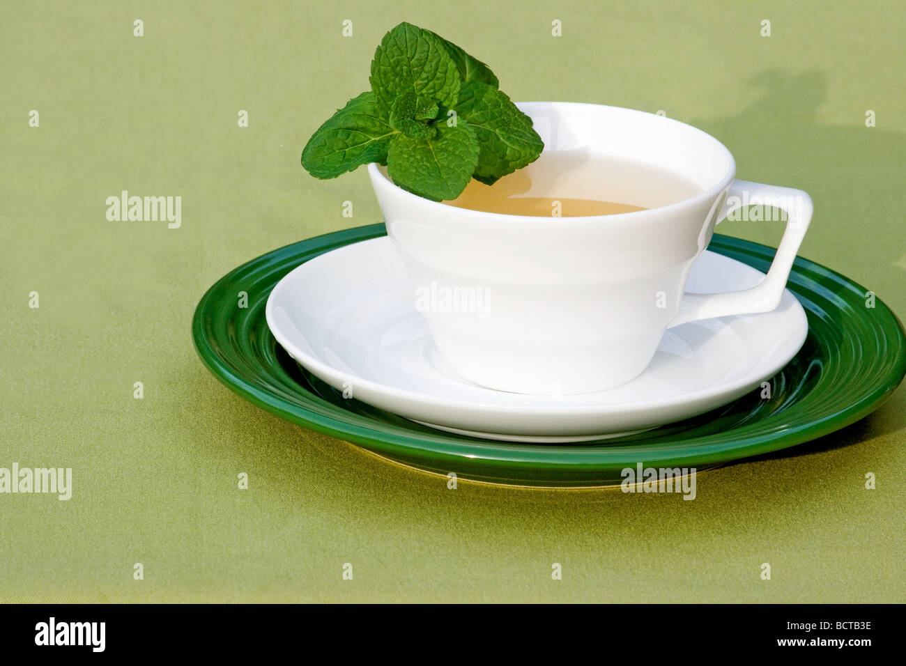 Close-up de thé à la menthe sur la table Banque D'Images