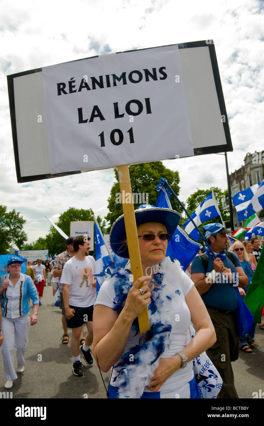 Les Québécois demandant la reprise de la Loi 101 qui stipule que le français est la seule langue officielle de la province de Québec Banque D'Images