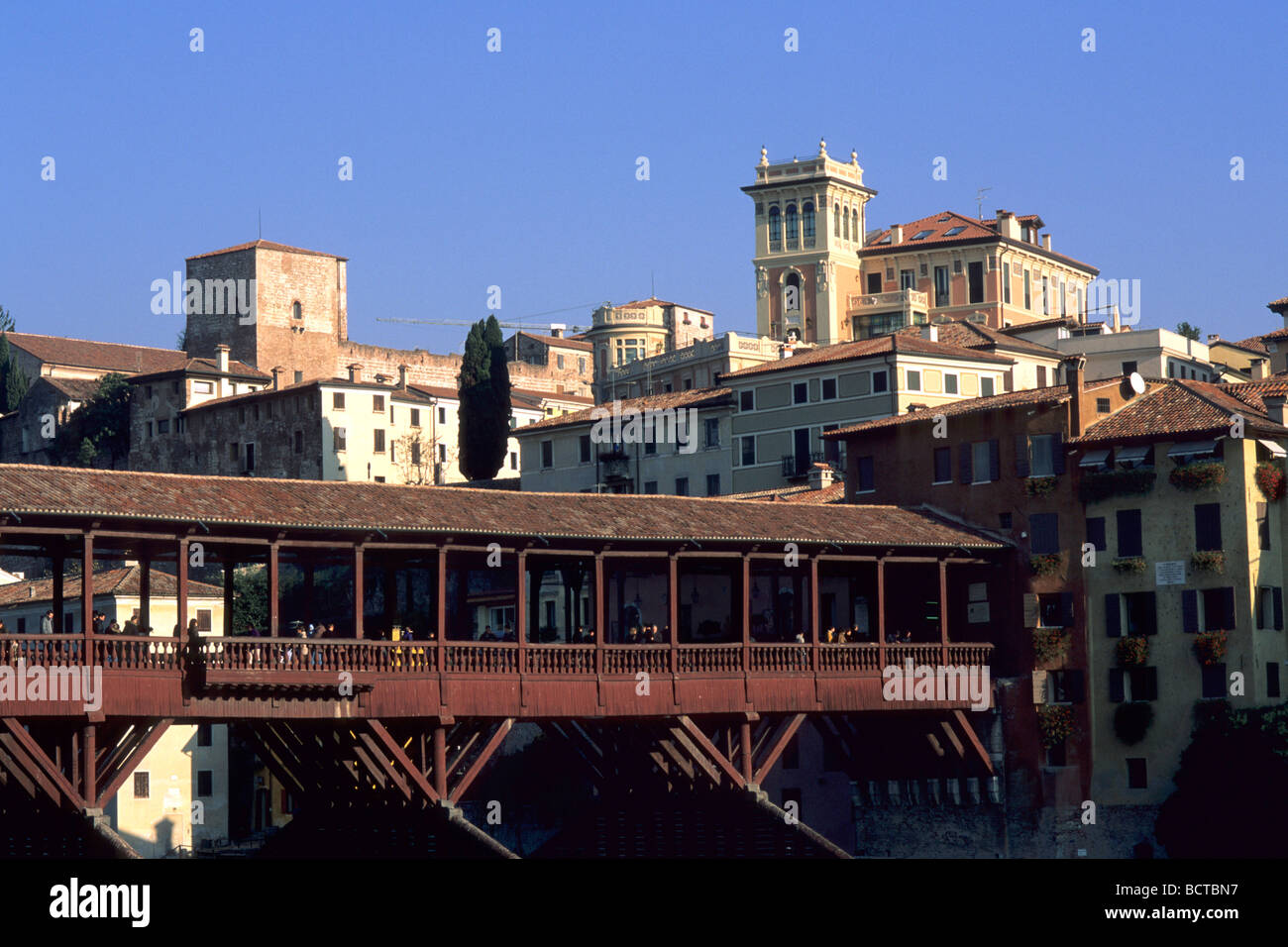 Bassano del Grappa Le Pont de la troupes alpines italiennes sur la rivière Brenta Banque D'Images