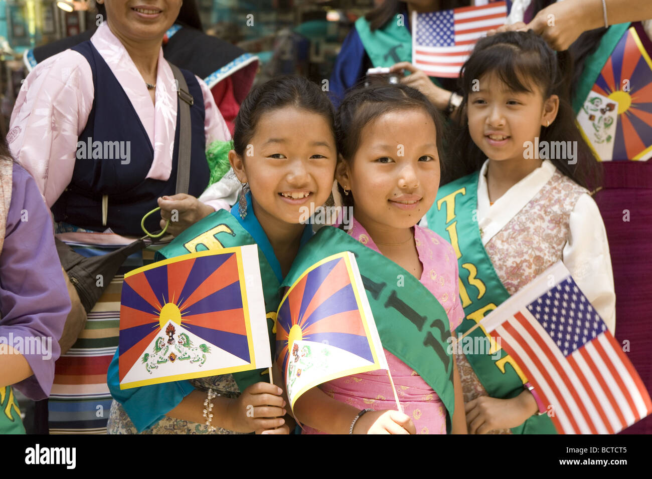 2009 International immigrants Parade NYC. Portrait des enfants tibétains américains. Banque D'Images