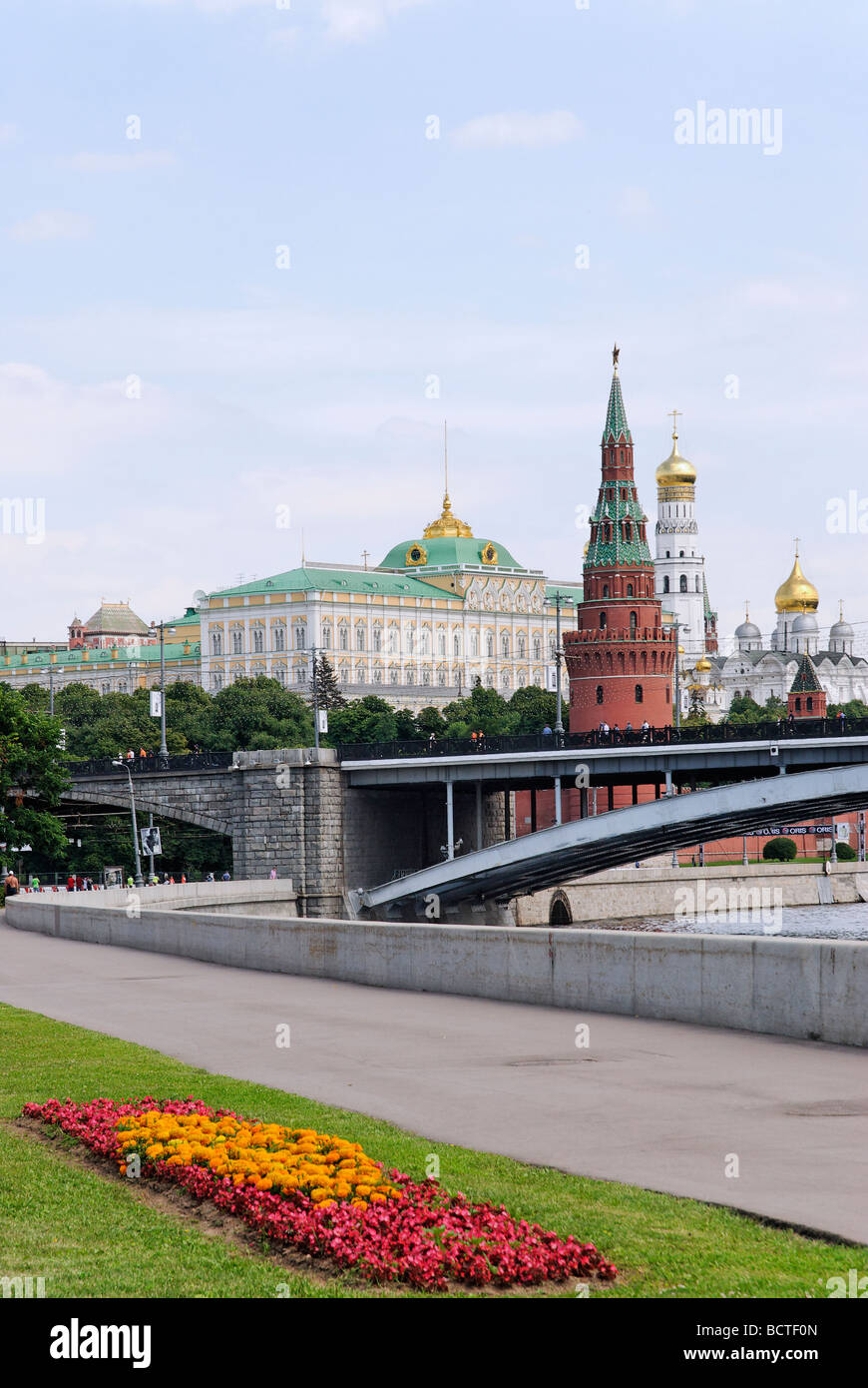 Quai de la rivière de Moscou et le Kremlin Banque D'Images