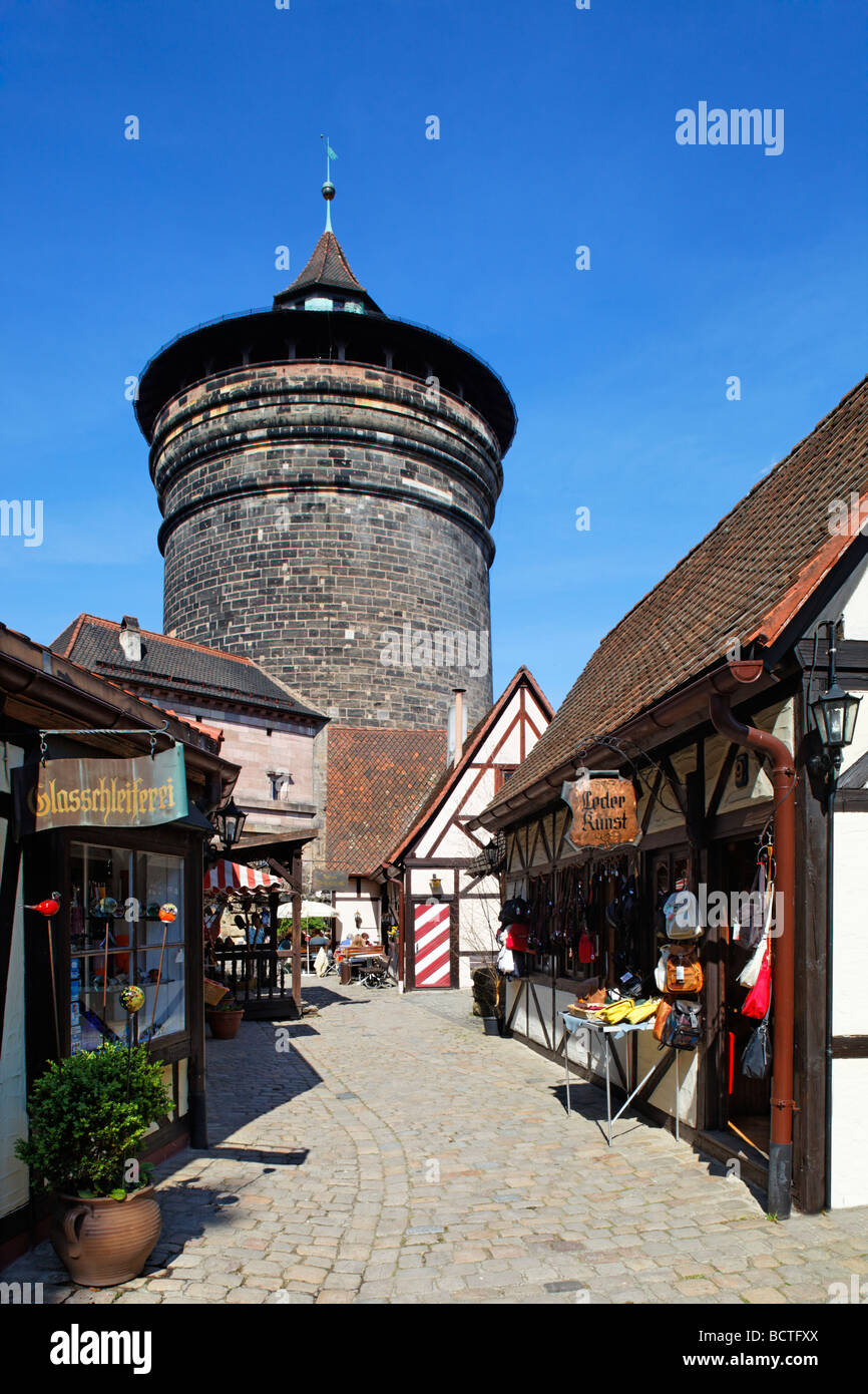 Cour d'Artisans "Handwerkerhof', glasscutter, cuir art, boutiques, tour fortifiée, maisons à colombages, le quartier historique, l'assurance-récolte Banque D'Images