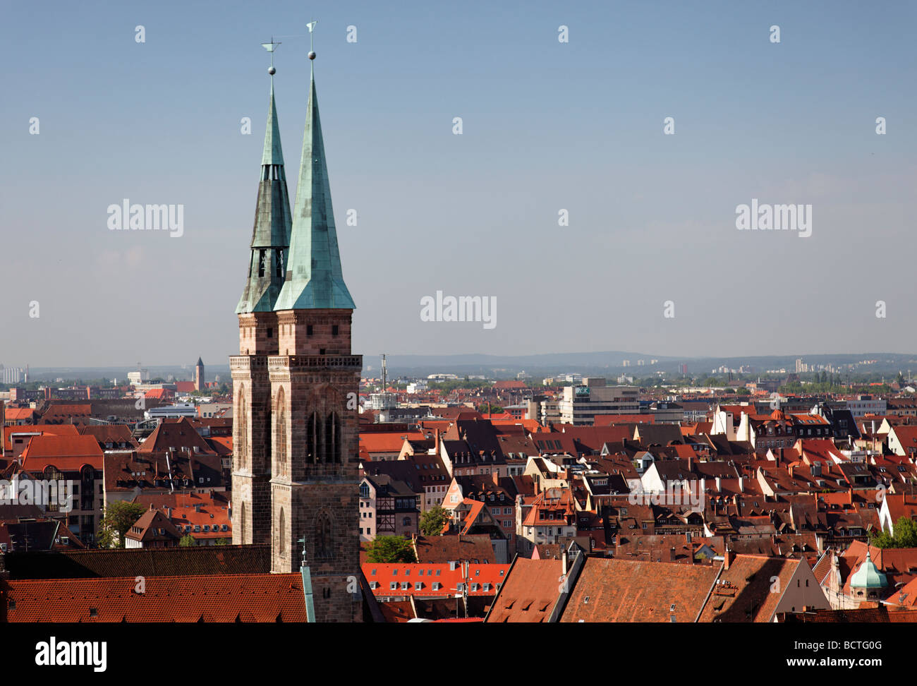Tours d'église, l'église Saint Sebald Sebalduskirche, toits, ville historique, Nuremberg, Middle Franconia, Franconia, Bavaria, Germany Banque D'Images
