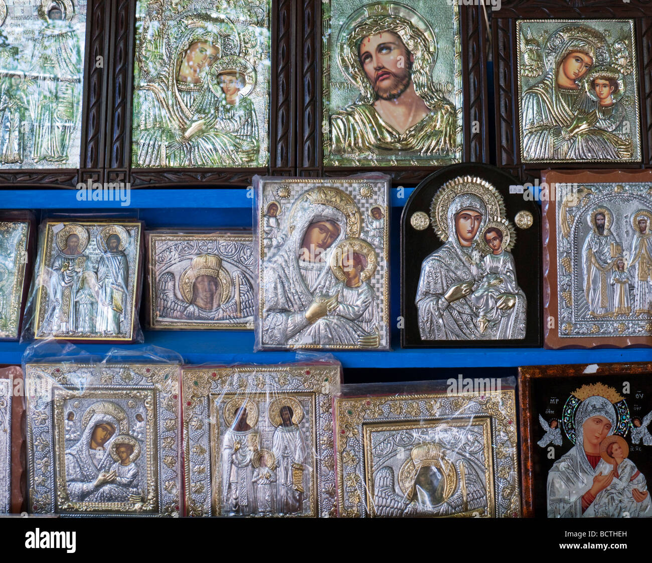 Icônes religieuses à vendre à hill town d'Agiassos sur l'île de Lesbos en Grèce Banque D'Images