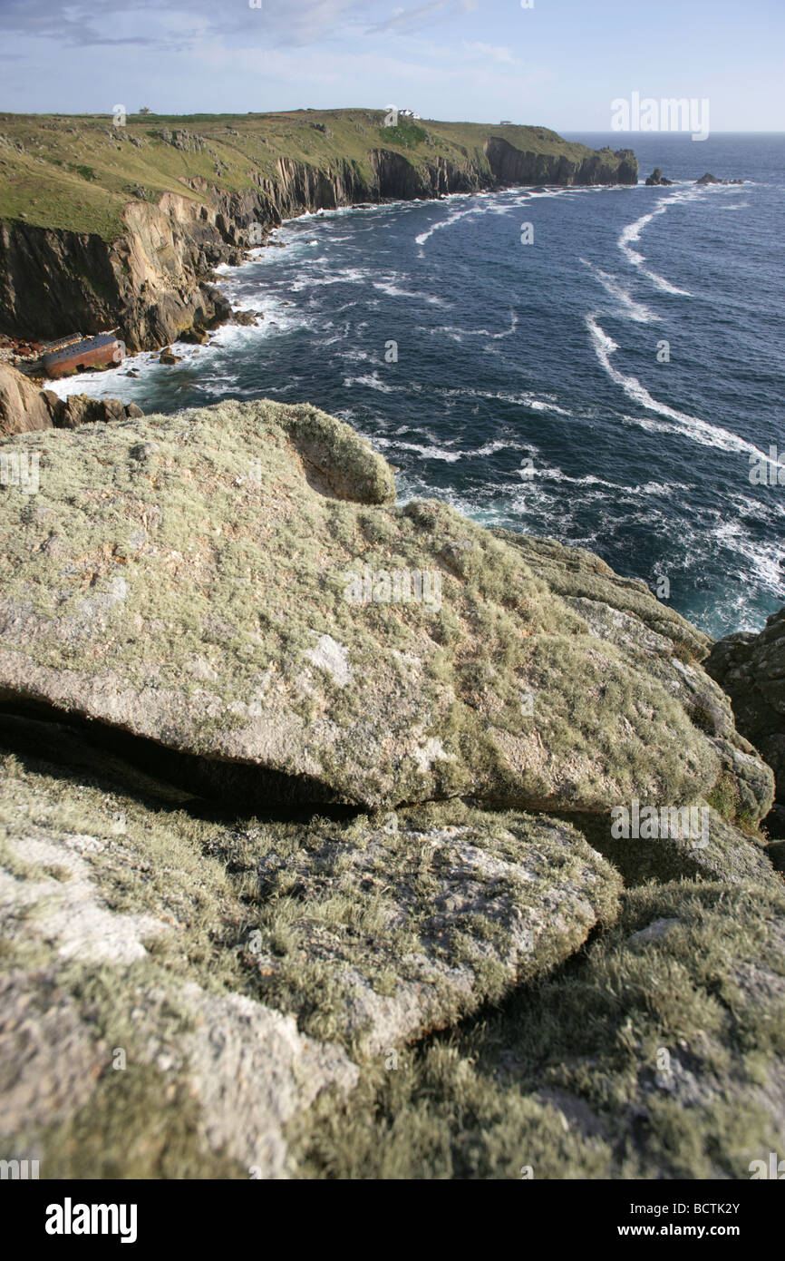 La région de Land's End, en Angleterre. Vue sur Château Zawn à Land's End côte de Cornouailles. Banque D'Images