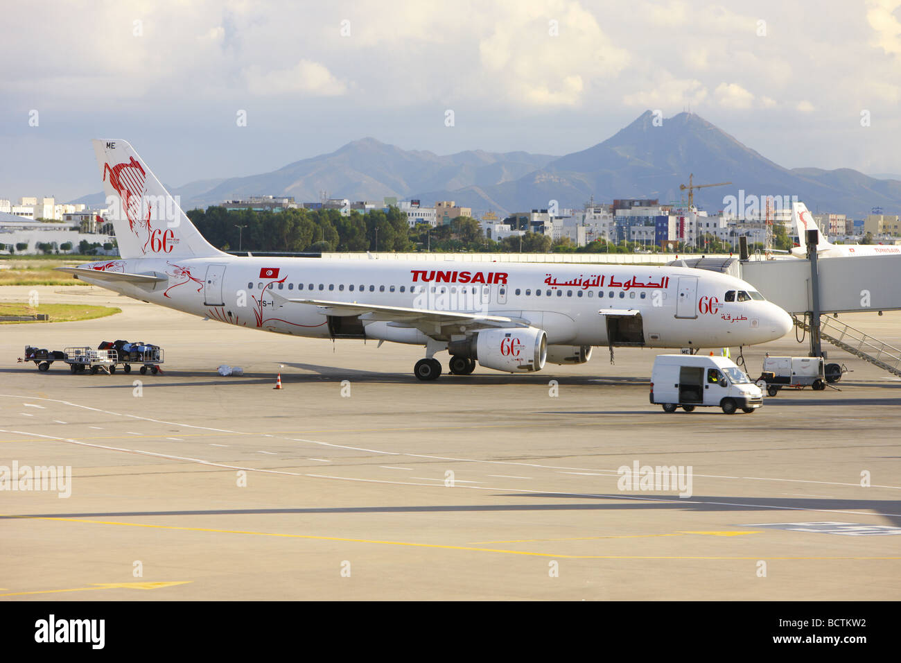Avion à l'aéroport, Tunis, Tunisie, Afrique du Nord Banque D'Images