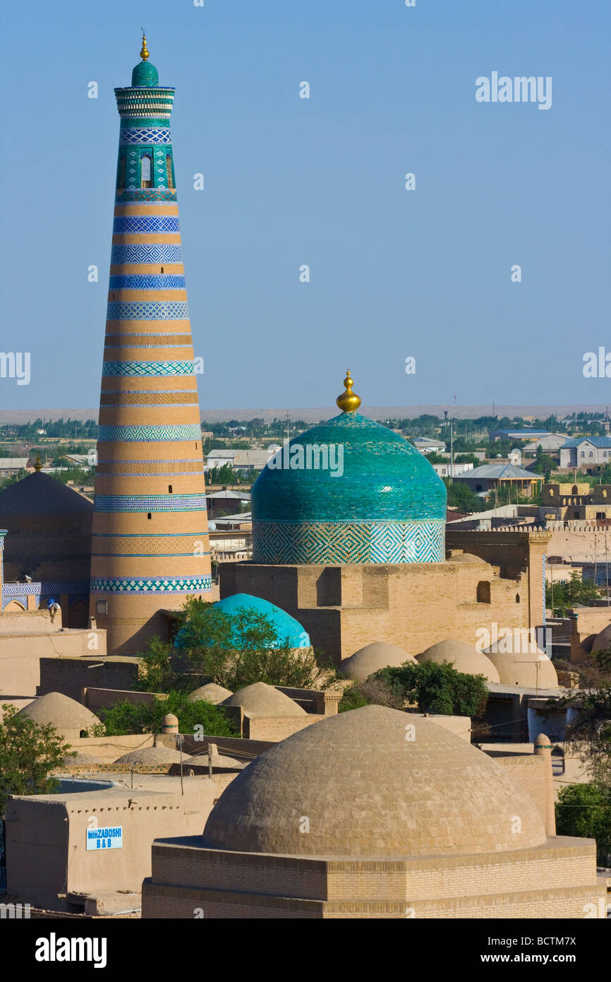 Minaret Islam Khodja de Khiva en Ouzbékistan Banque D'Images