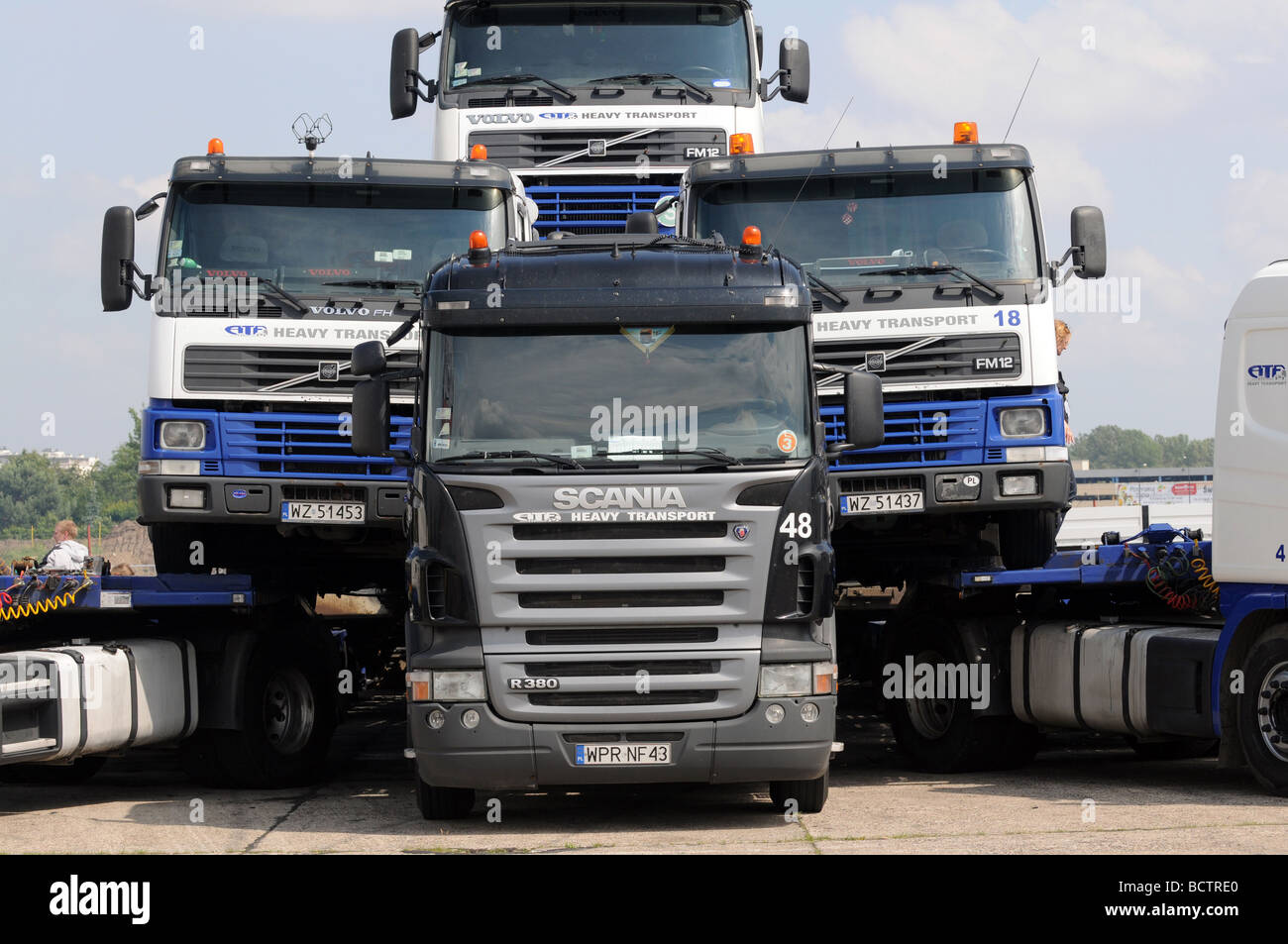 Fm12 Scania r380 et camions au cours de Men's Day show à Varsovie, Pologne Banque D'Images