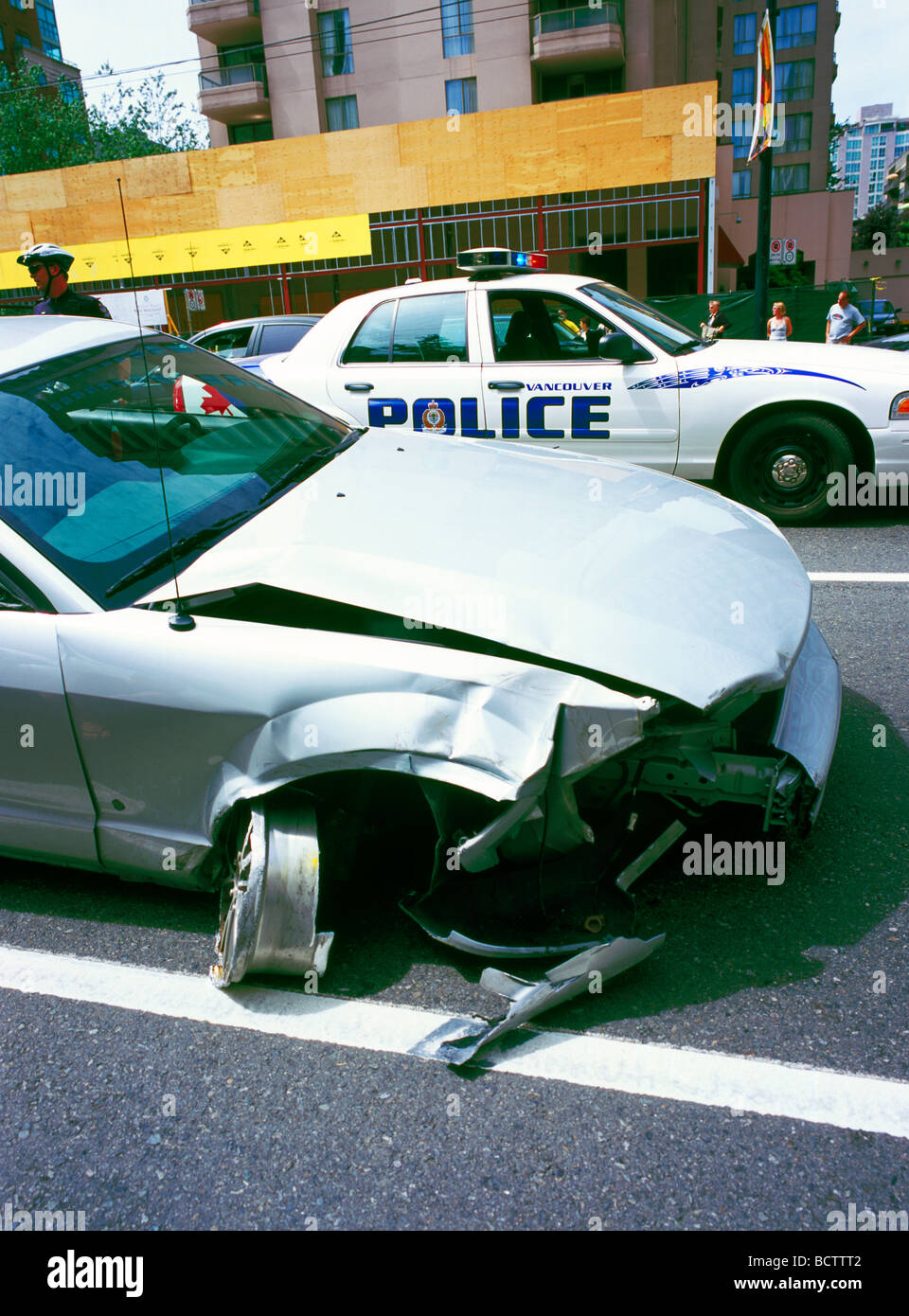 Enquête policière - enquête voiture endommagée lors de l'accident de la circulation à Vancouver British Columbia Canada Banque D'Images