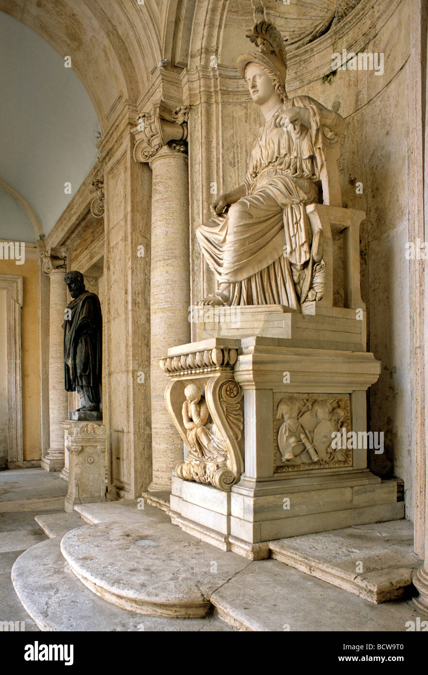 Statue en marbre de Roma Cesi, Conservator's palais, musées du Capitole, la colline du Capitole, Rome, Latium, Italie, Europe Banque D'Images