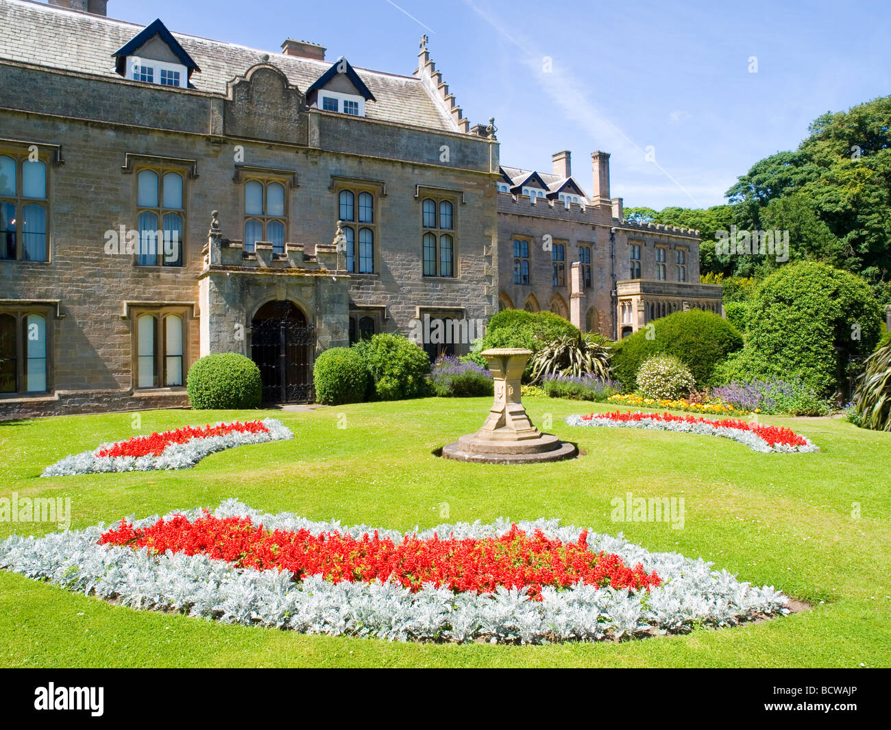 Les jardins formels à Newstead Abbey, Nottinghamshire England UK Banque D'Images