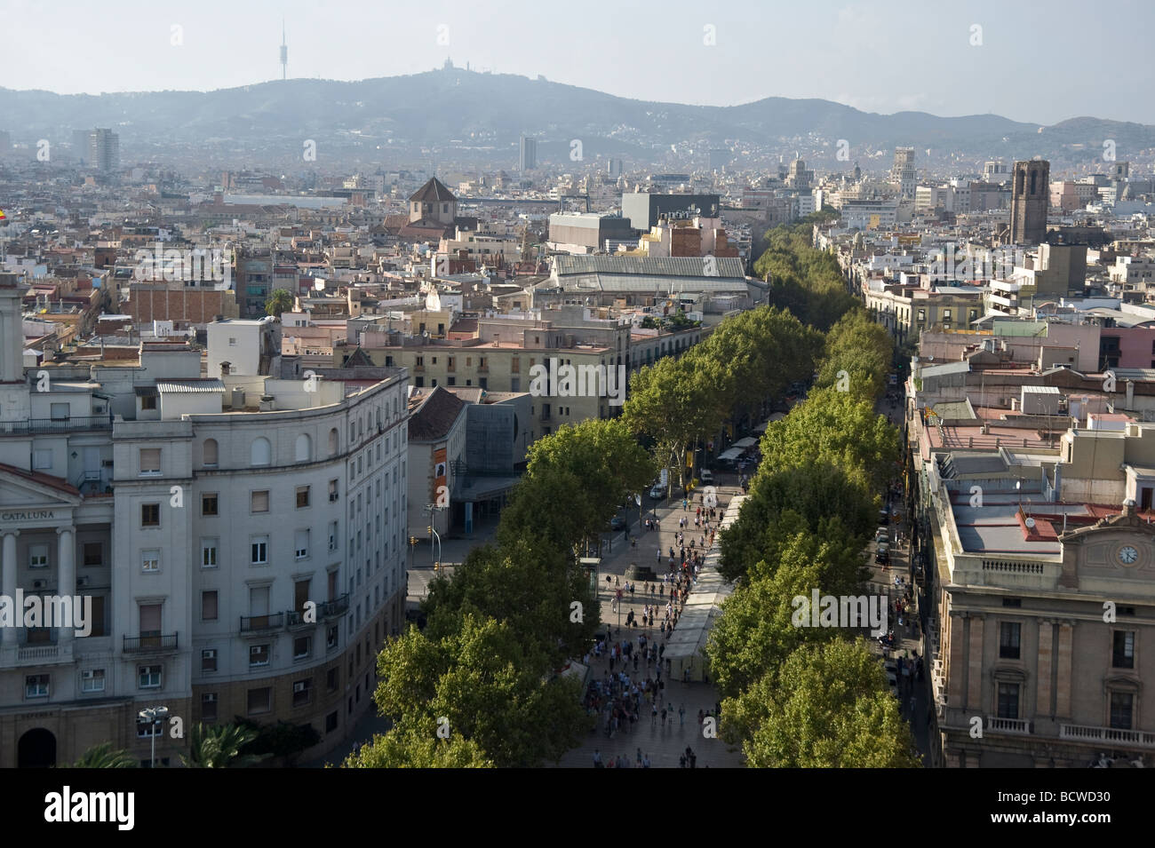 Vue sur la Plaza Portal de la Pau et de la Ramblas Barcelona La Catalogne Espagne Banque D'Images