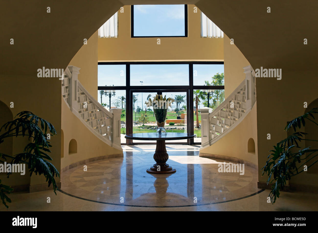 Couloir, vase à fleurs, Steigenberger Al Dau Beach Resort, Hurghada, Egypte, Mer Rouge, Afrique Banque D'Images