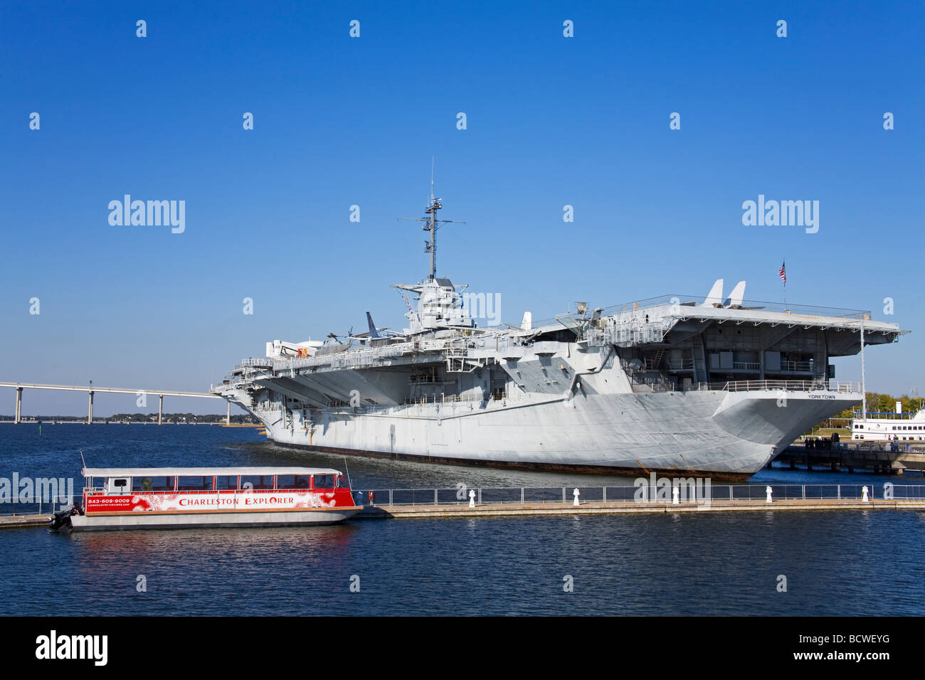 Le porte-avions dans une rivière, USS Yorktown, Patriot's Point Naval and Maritime Museum, Charleston, Caroline du Sud, USA Banque D'Images