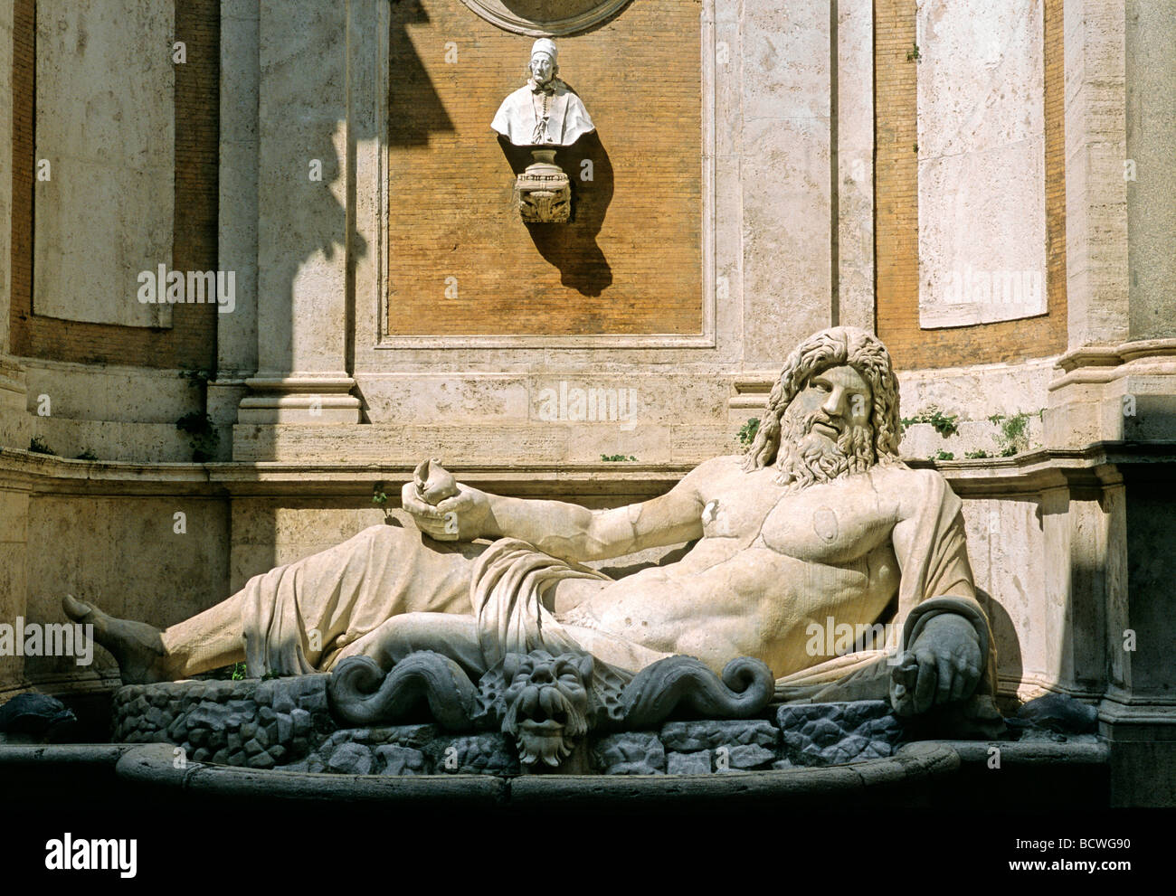 Statue en marbre de la Chaise Dieu fleuve Marforio, Palazzo Nuovo, Musées du Capitole, la colline du Capitole, la Piazza del Campidoglio, Banque D'Images