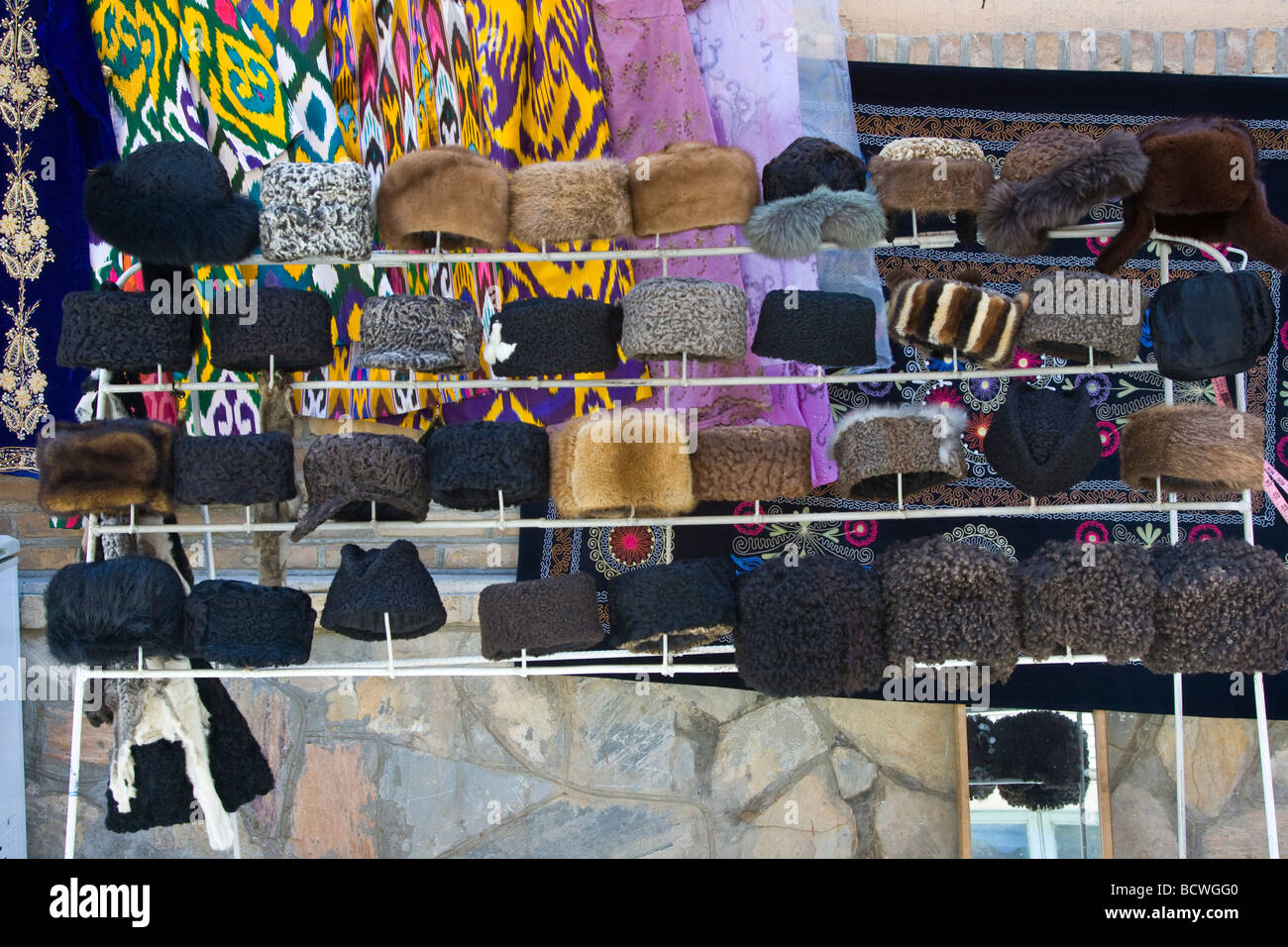 Chapeaux de Souvenirs à vendre à Boukhara, Ouzbékistan Banque D'Images