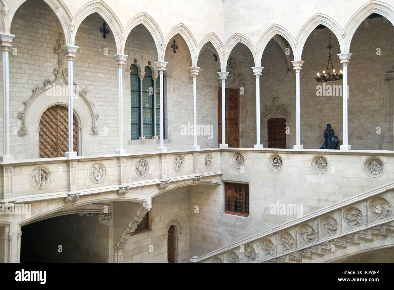 Palau de la Generalitat cour gothique et les escaliers du Quartier Gothique Barcelone Catalogne Banque D'Images