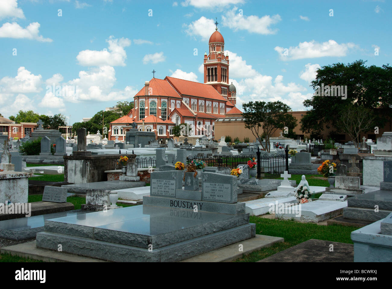 Cathédrale de Saint Jean l'évangéliste et le cimetière à Lafayette, Louisiane, USA Banque D'Images