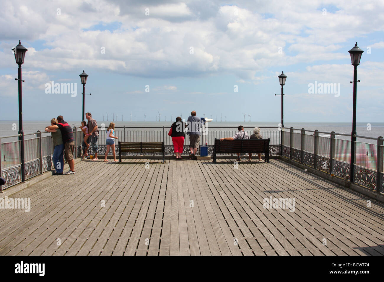 Les vacanciers sur jetée de Skegness, dans le Lincolnshire, Angleterre, Royaume-Uni Banque D'Images