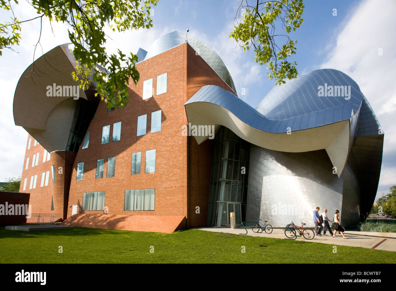 Peter B Édifice Lewis par Frank Gehry sur campus Case Western Reserve à Cleveland (Ohio) Banque D'Images