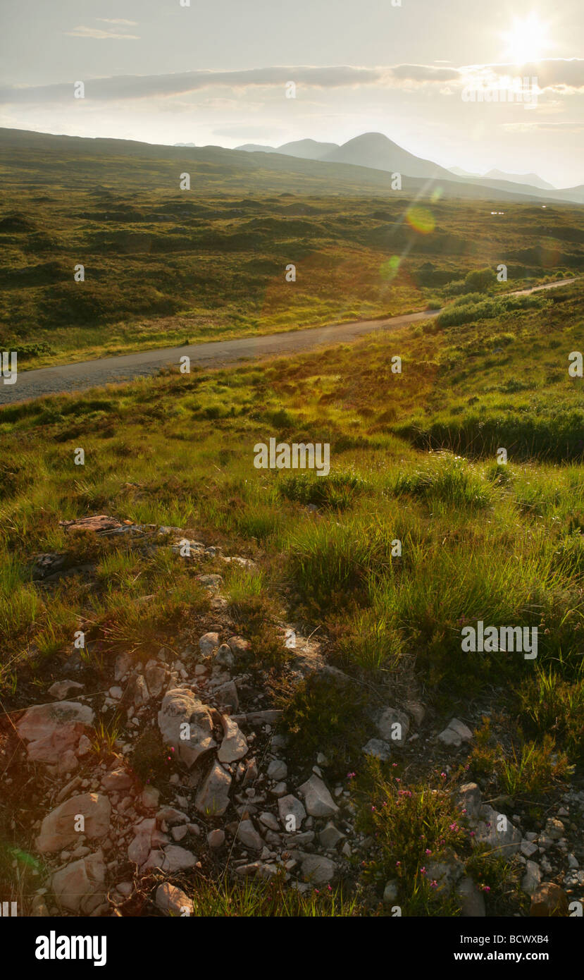 Vue éloignée sur Beinn Dearg Mhor Beinn na Caillich et dans la chaîne de montagnes Cuillin rouges, île de Skye, Écosse Banque D'Images